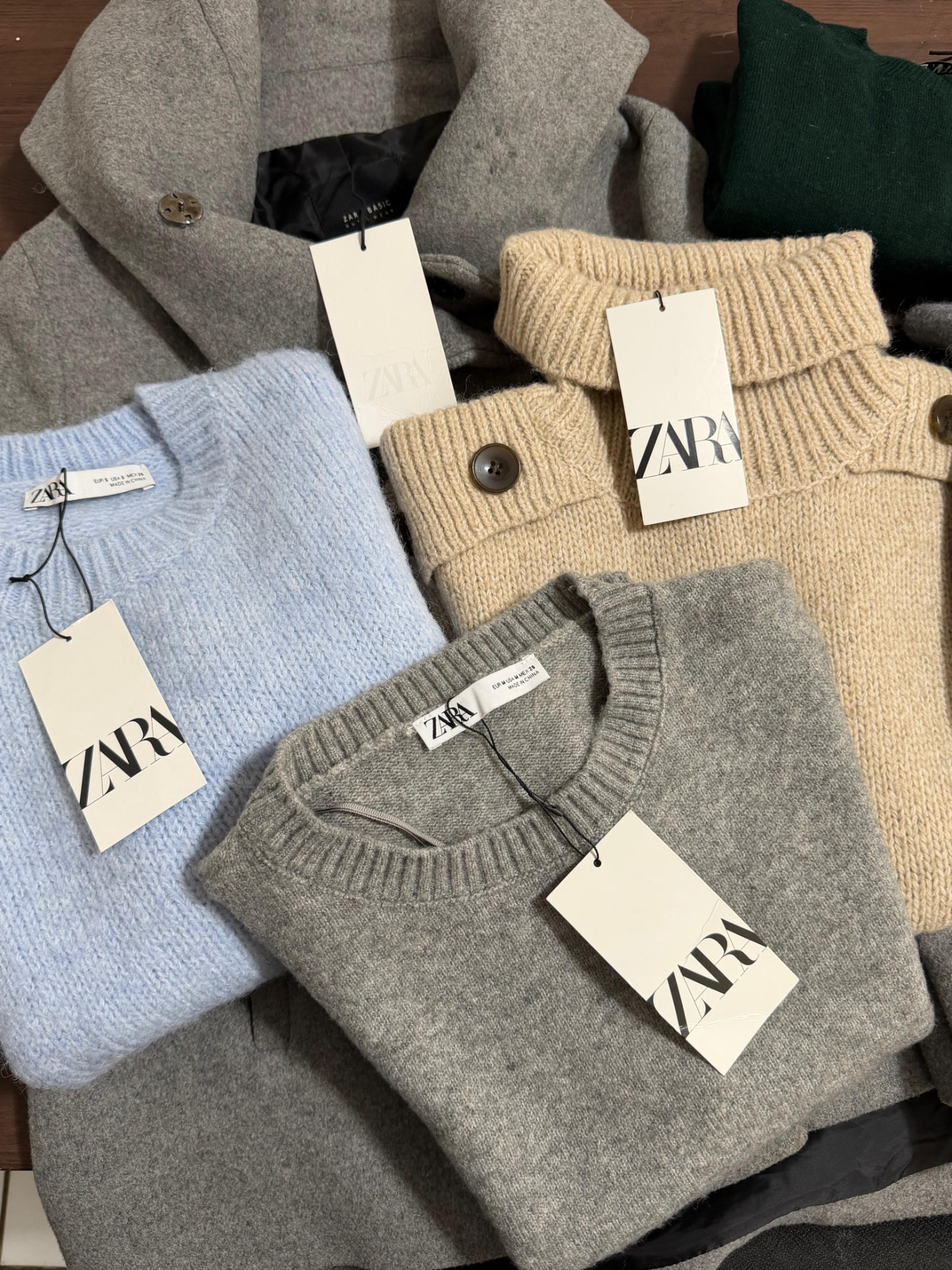 Tricôs Zara com etiqueta